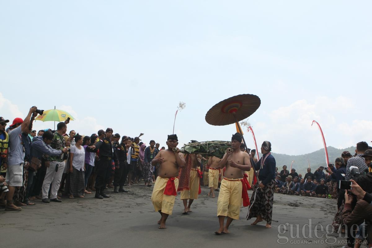 Keraton Yogyakarta Gelar Upacara Labuhan