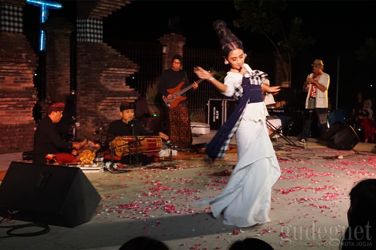 Festival Musik Tembi Ditutup Oleh Bintang Indrianto dan Ayu Laksmi ft Svara Semesta