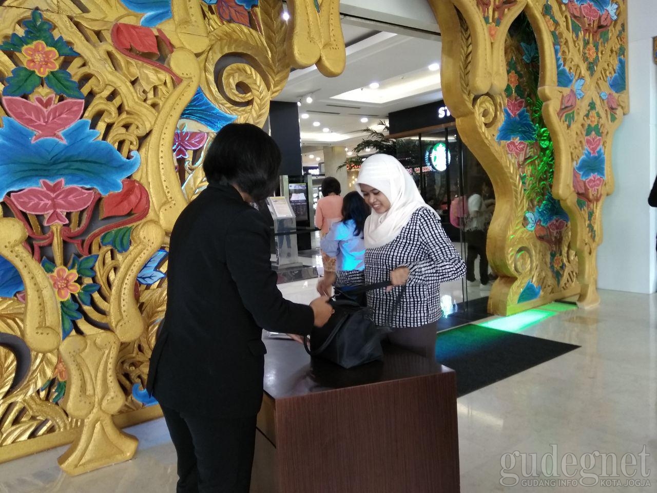 Sambut Ramadan Amplaz Gelar Midnight Sale dan Tingkatkan Keamanan Pengunjung