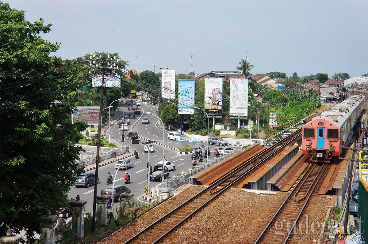 Jelang Lebaran, PT KAI Bagikan Takjil, Makanan Berbuka Puasa, dan Sahur Gratis 