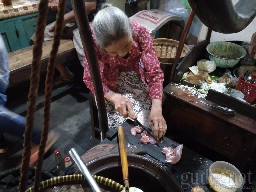 Tonseng dan Gule Legendaris Mbah Salam Pasar Kotagede