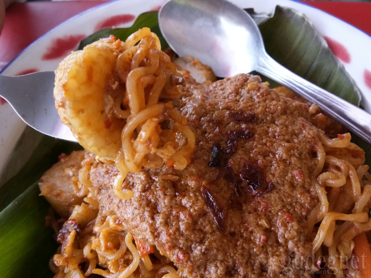 Menyantap Lontong Goreng Cik Tong, Sajian Melayu A La Nusantara