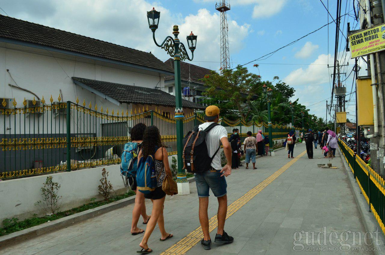 Pembangunan Jalur Pedestrian Stasiun Tugu Segera Rampung