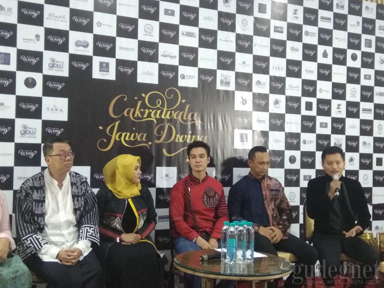 Cakrawala Jawa Dwipa, Keberagaman Budaya dalam Busana  