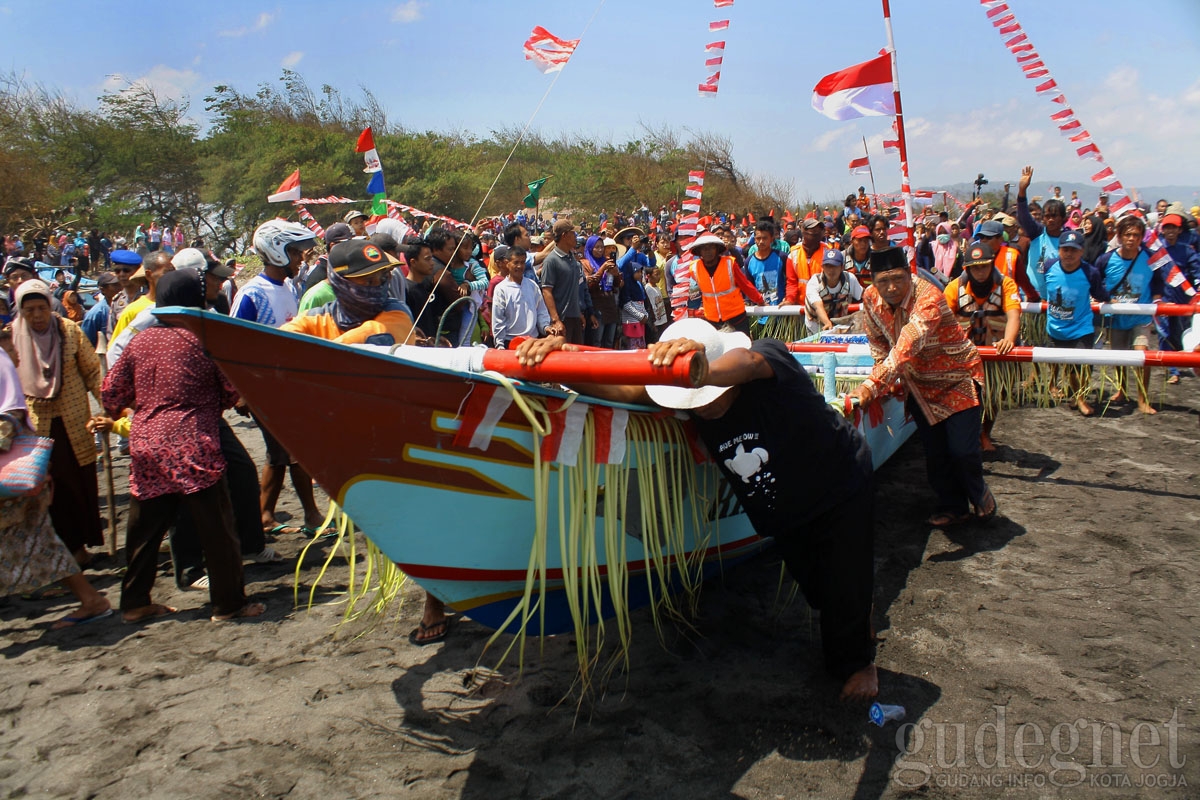 Kirab Labuan Langit Bumi Segoro Bantul