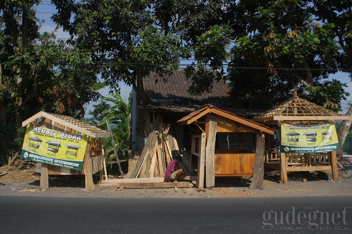 Pembuatan Cakruk dan Gazebo 