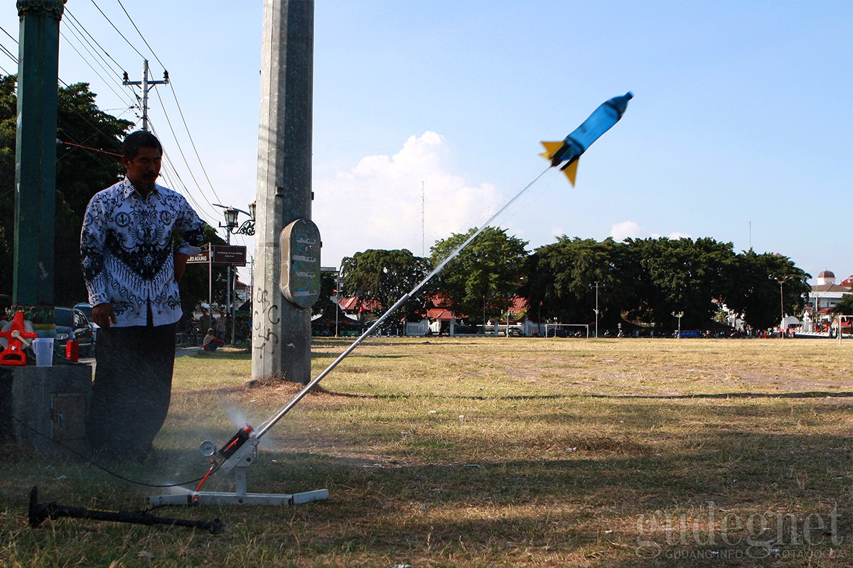 Dua SMP Muhammadiyah Wakili Yogyakarta dalam Kontes Roket Air Nasional