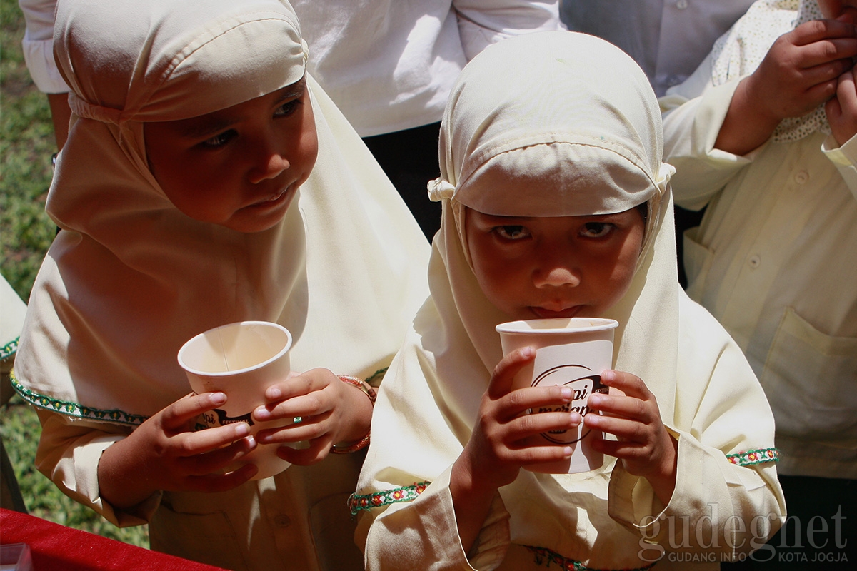 1000 Cup Kopi Ludes Jelang Siang