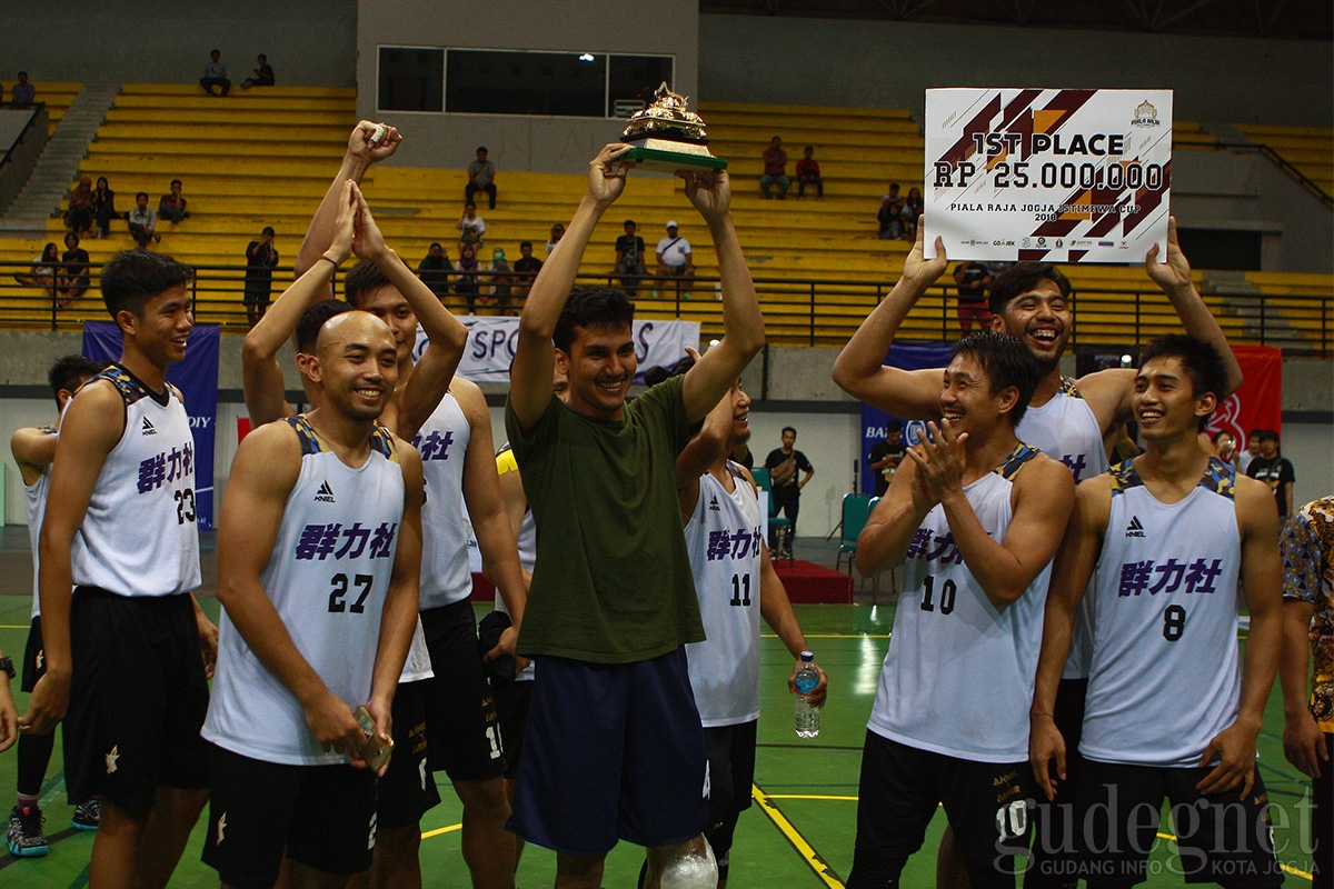 CLS Knight Surabaya Boyong Piala Raja 