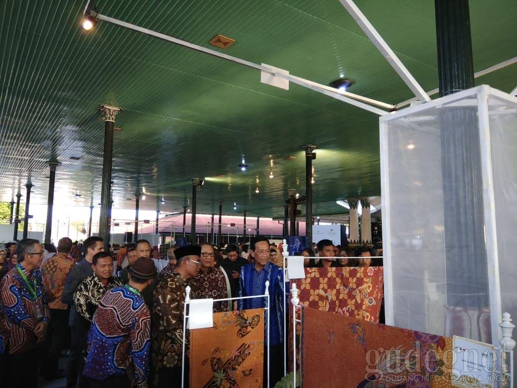 Sultan HB X : Rancangan Batik Mampu Menerobos Fashion Style Dunia