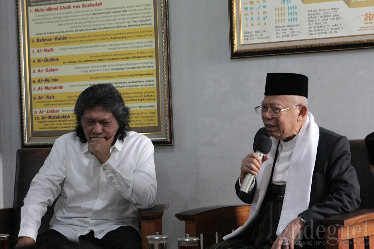 Cawapres KH Ma'ruf Amin Reuni dengan Cak Nun 