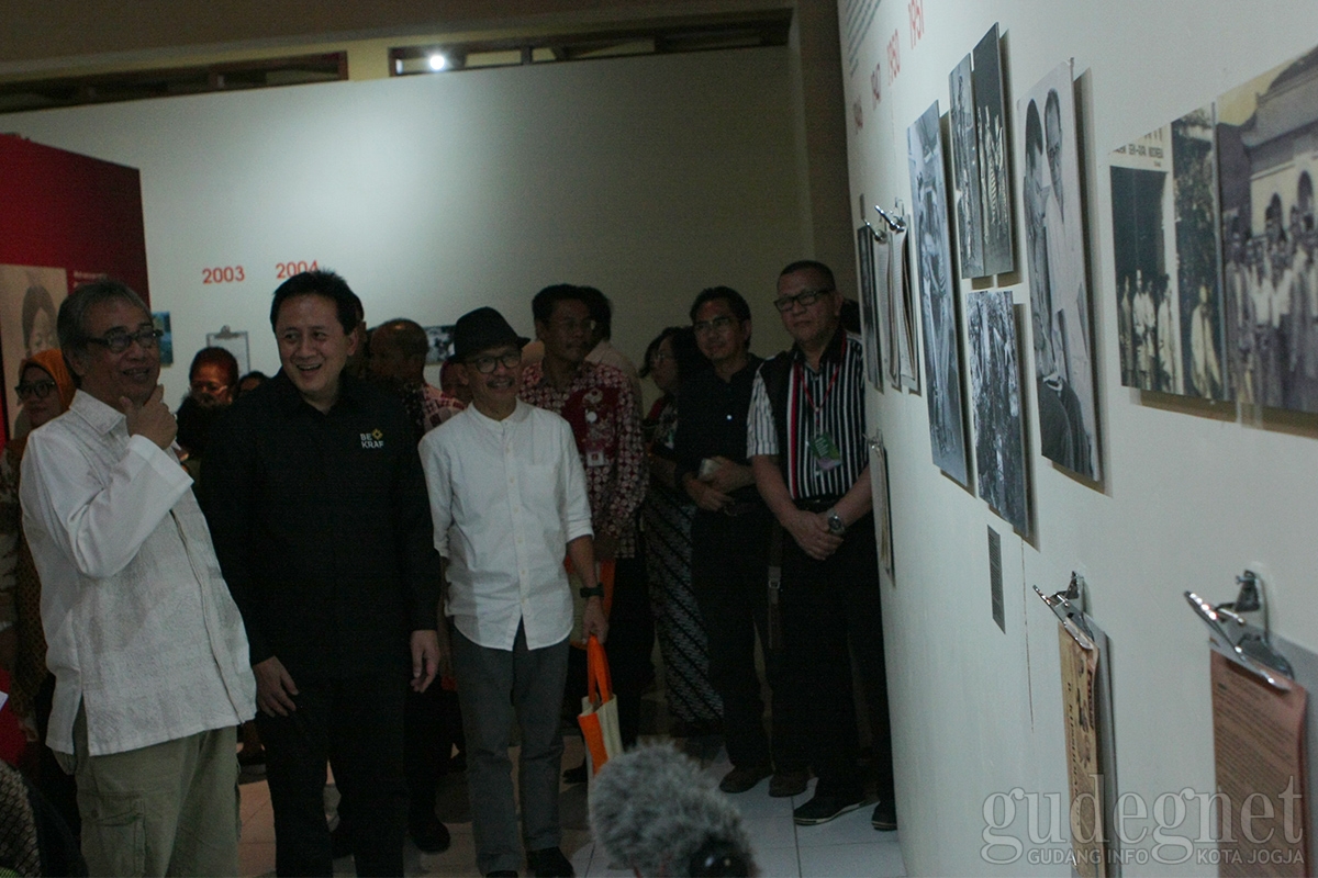 Kepala Bekraf Tinjau Pameran Arsip Bagong Kussudiardja