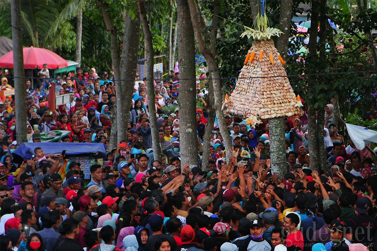 Ribuan Warga Hadiri Saparan Ki Ageng Wonolelo 