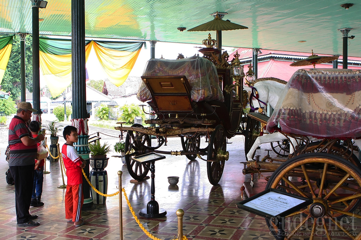 Kraton Gelar Pameran Benda Pusaka di Bangsal Siti Hinggil 