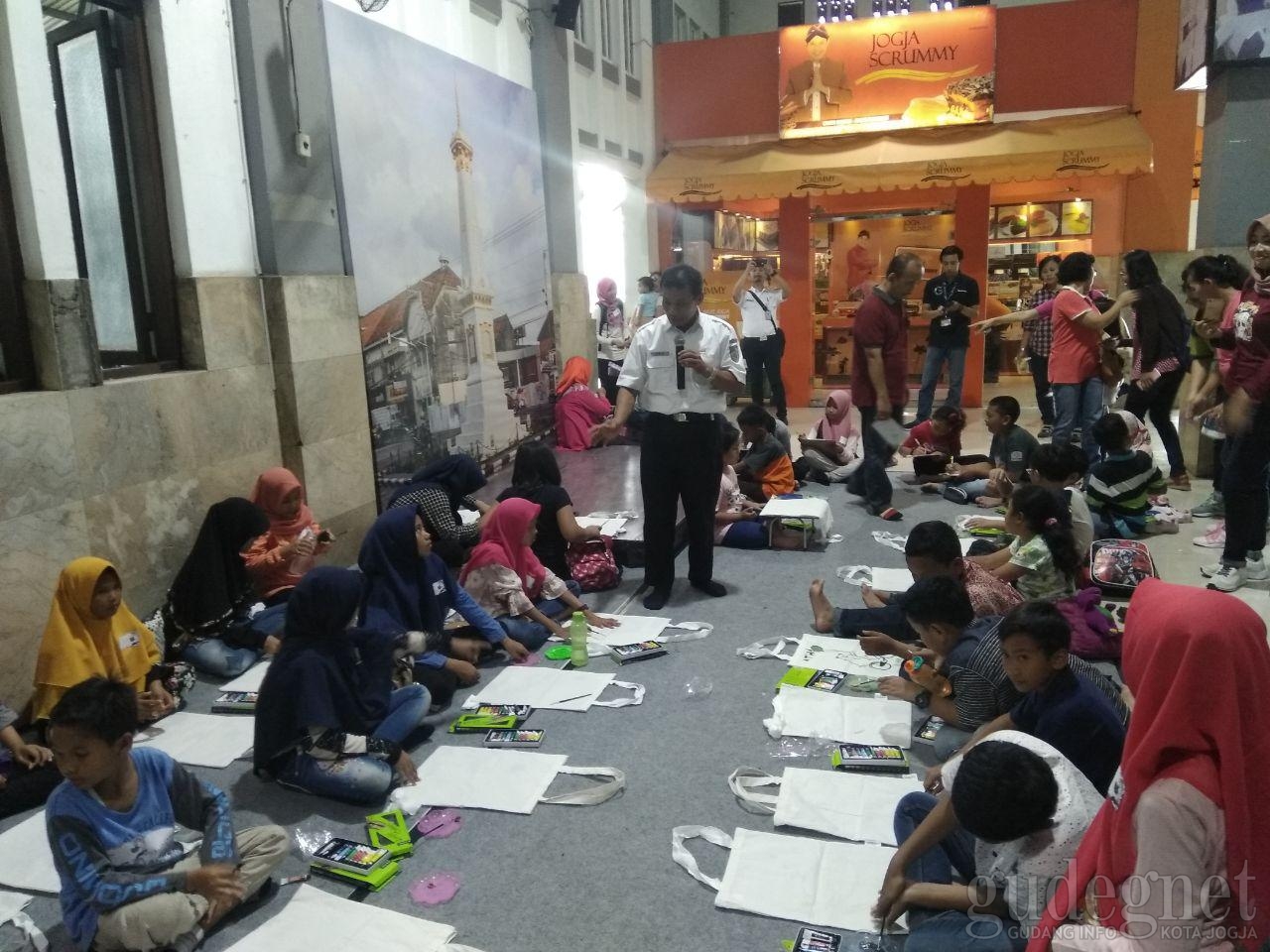 Book Fair On The Station: Ajarkan Kecintaan Anak pada Kereta Api