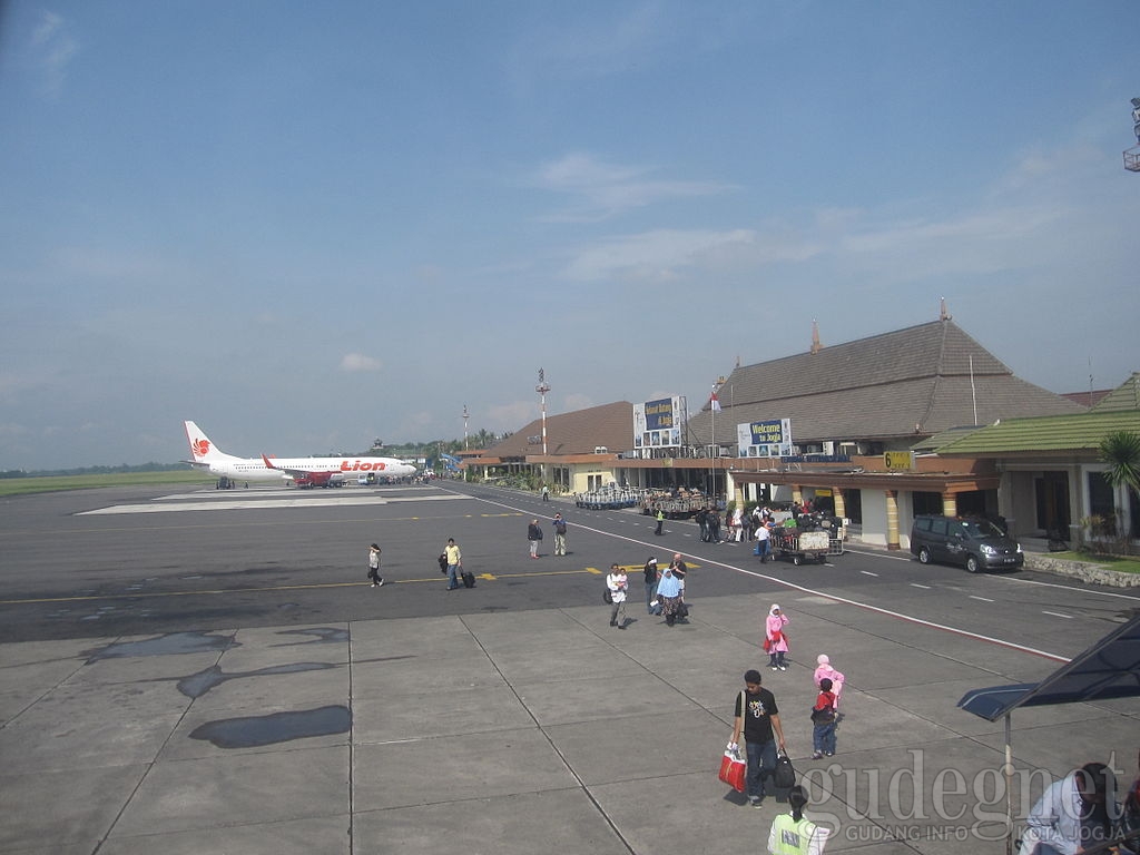 Landasan Rusak, Bandara Adisutjipto Ditutup Sementara