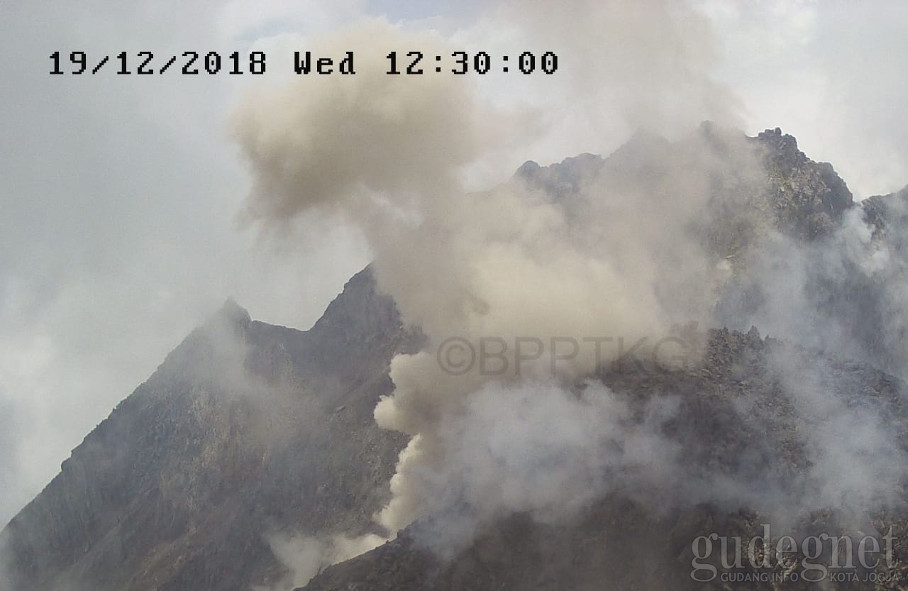 Guguran Lava Merapi Terjadi Puluhan Kali Dalam Sehari