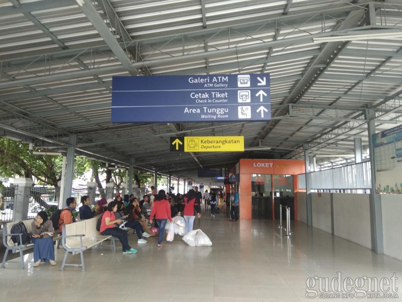 Penumpang KA Dapat Check-in di Seluruh Stasiun Online