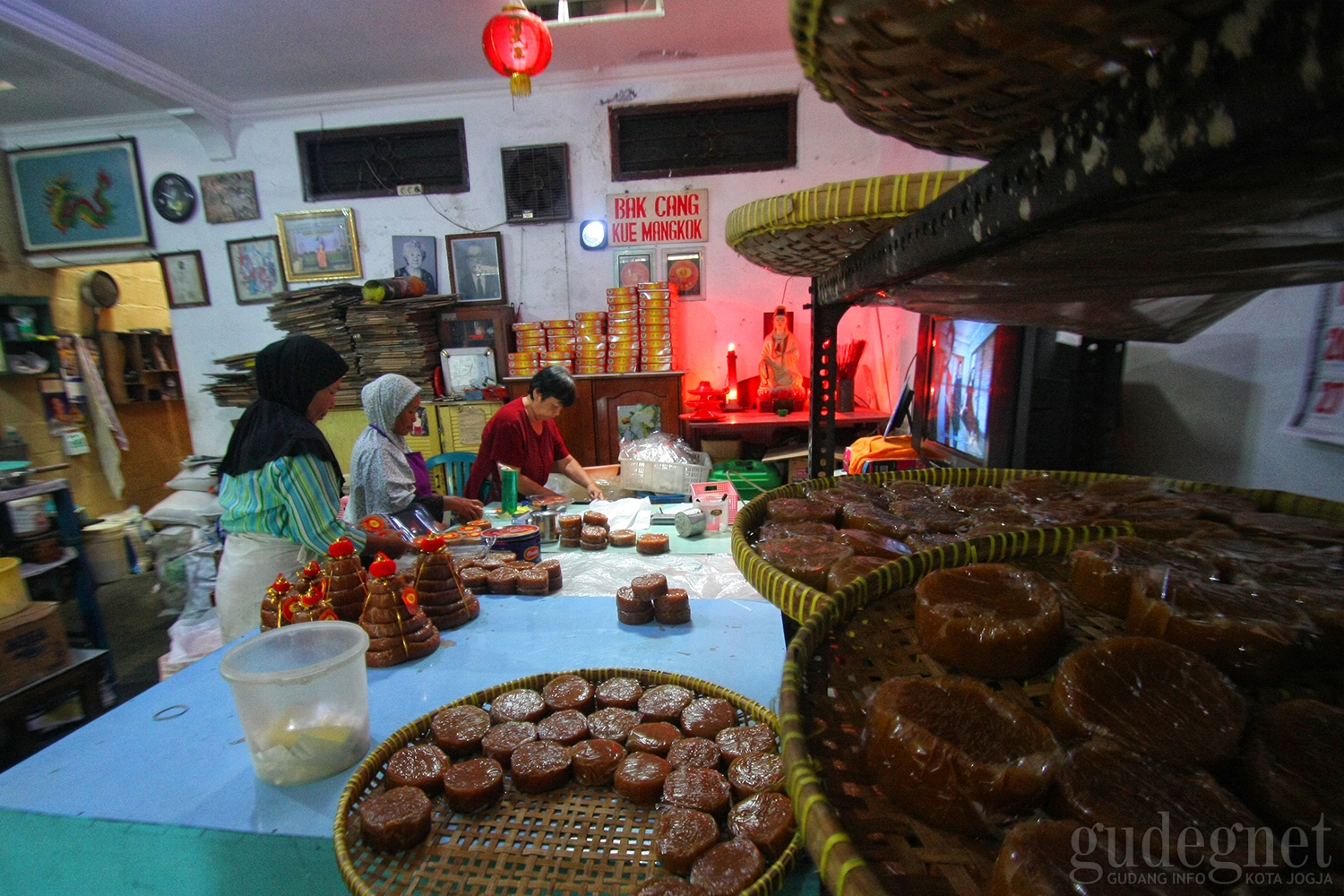 Jelang Imlek Kue Keranjang Tukangan Banjir Pesanan