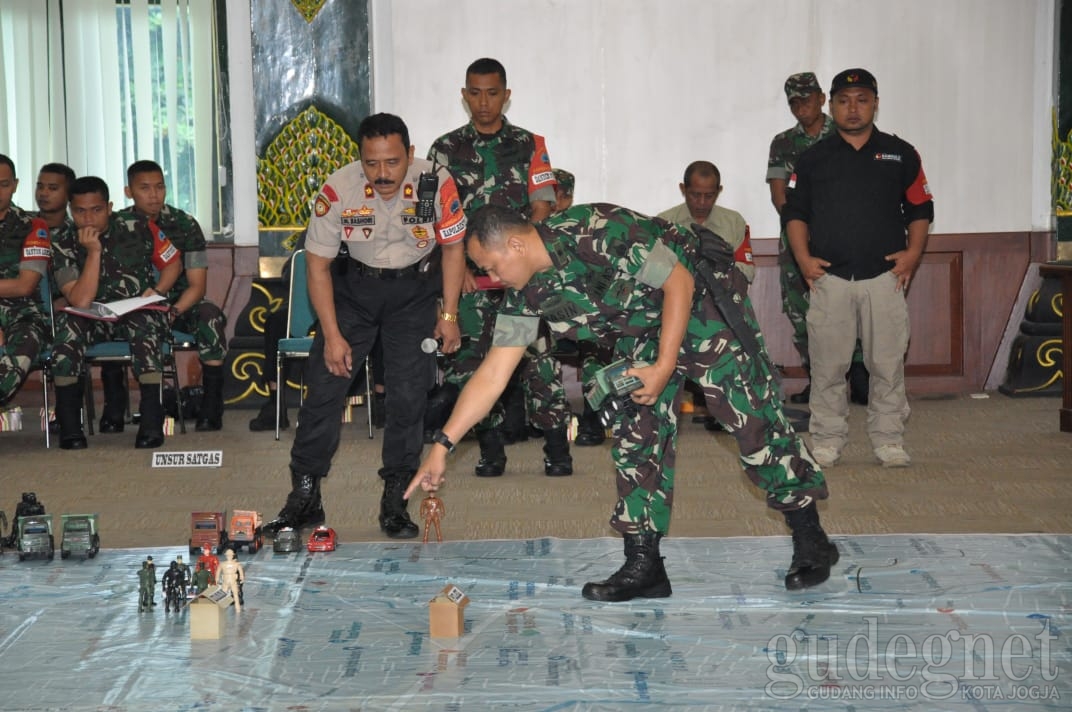 TNI-Polri Gelar Simulasi Pengamanan di Dalam Ruangan Jelang Pemilu 2019