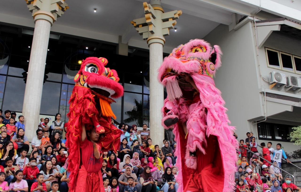 Gelar Pertunjukan Barongsai, UAJY Suguhkan Hiburan untuk Warga