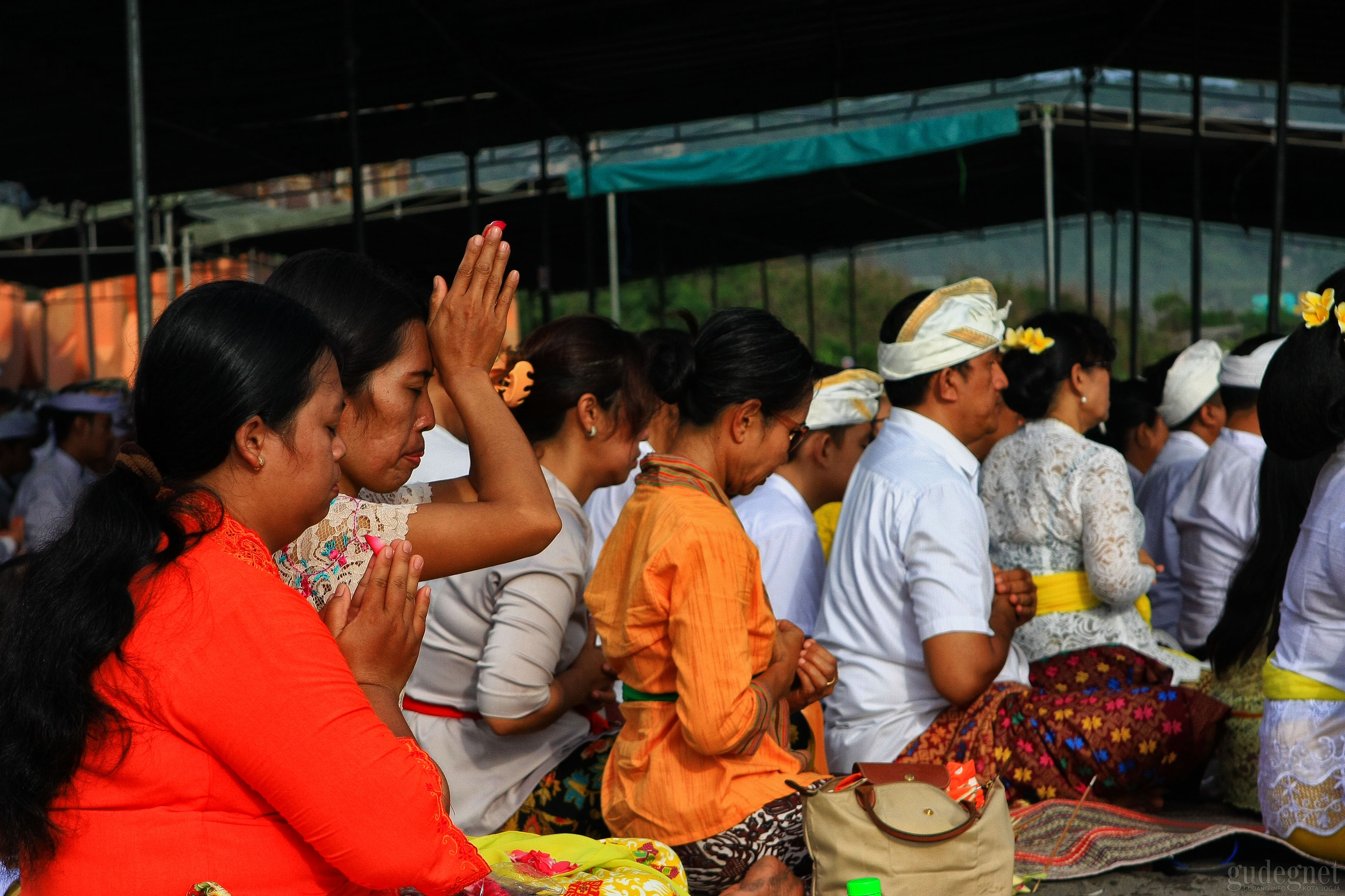 Ribuan Umat Hindu DIY Gelar Prosesi Melasti di Parangkusumo