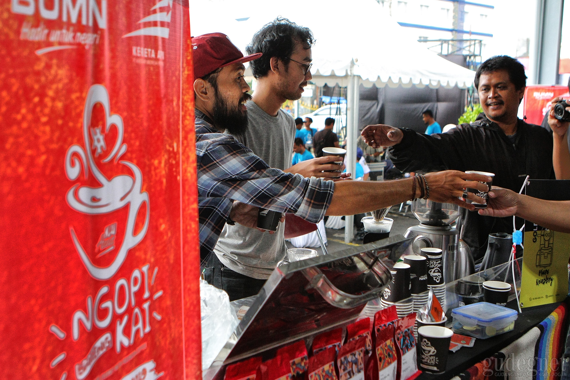 PT KAI Bagikan Ribuan Kopi Gratis di Festival Ngopi Bareng KAI #3