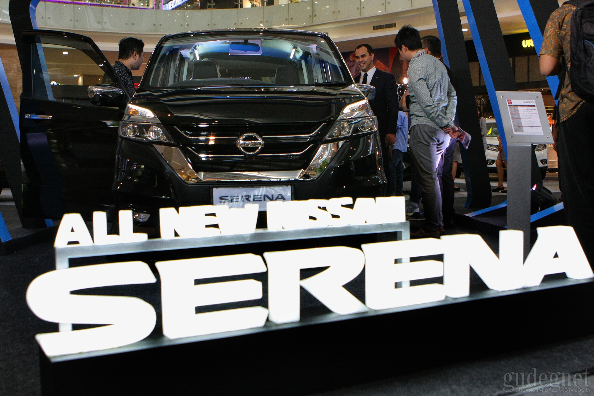 Nissan Grup Luncurkan New Livina dan Serena di Hartono Mall