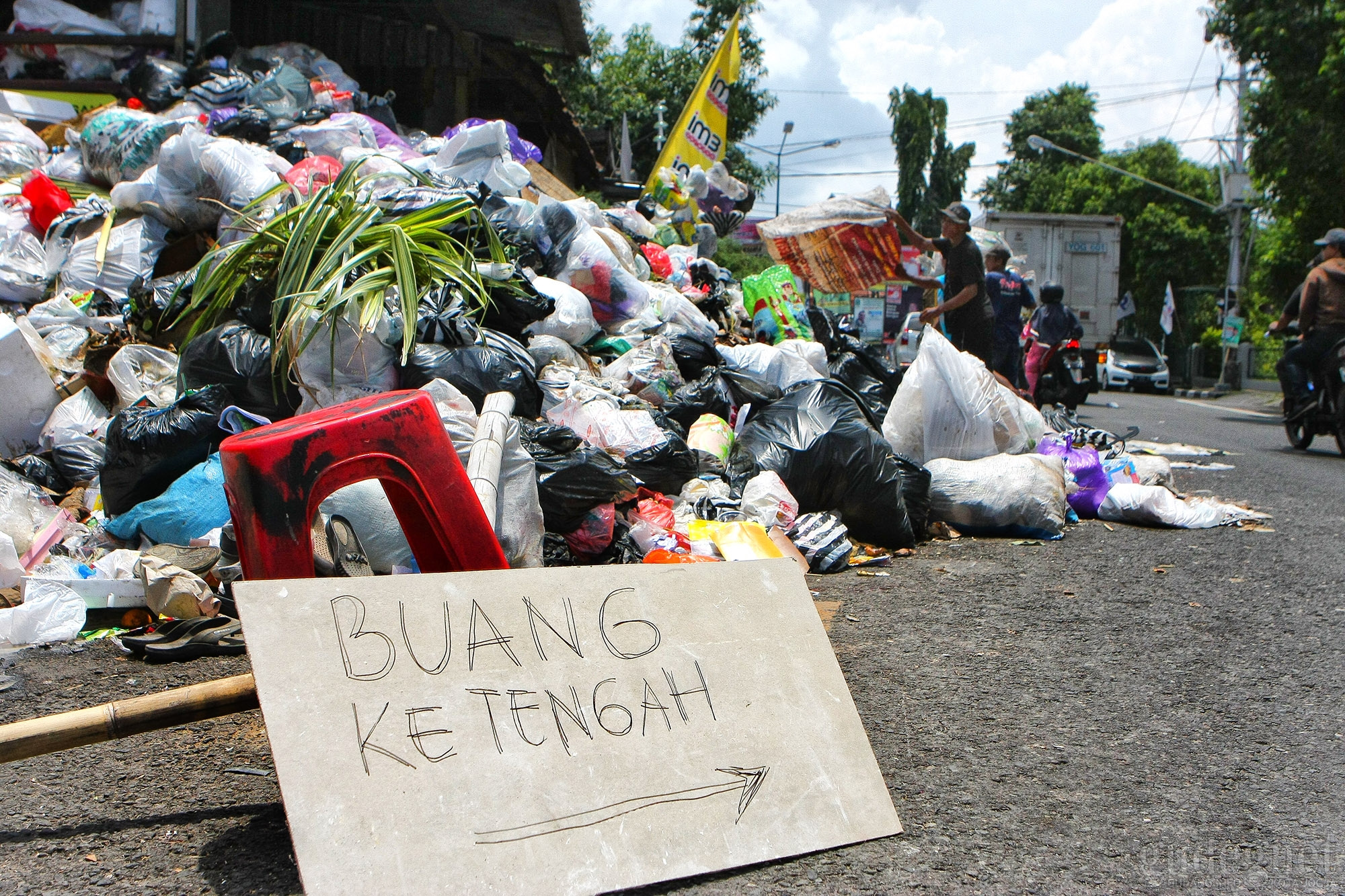 TPST Piyungan Tutup, Sampah Menumpuk Di Sejumlah Titik Kota Yogyakarta ...