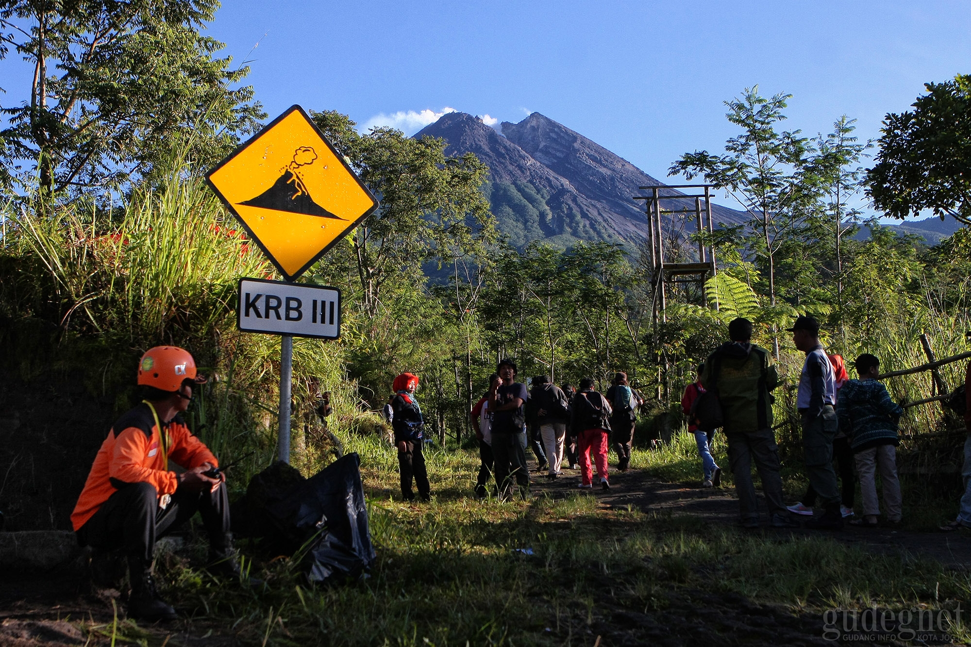 Hari ini, Merapi Dua Kali Gugurkan Awan Panas 