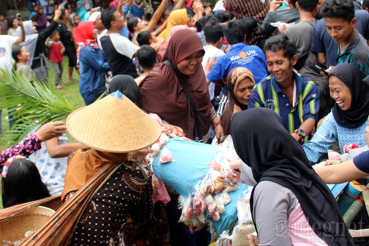 Merti Sumber Blue Lagoon, Bawa Air dari 11 Sumber Air