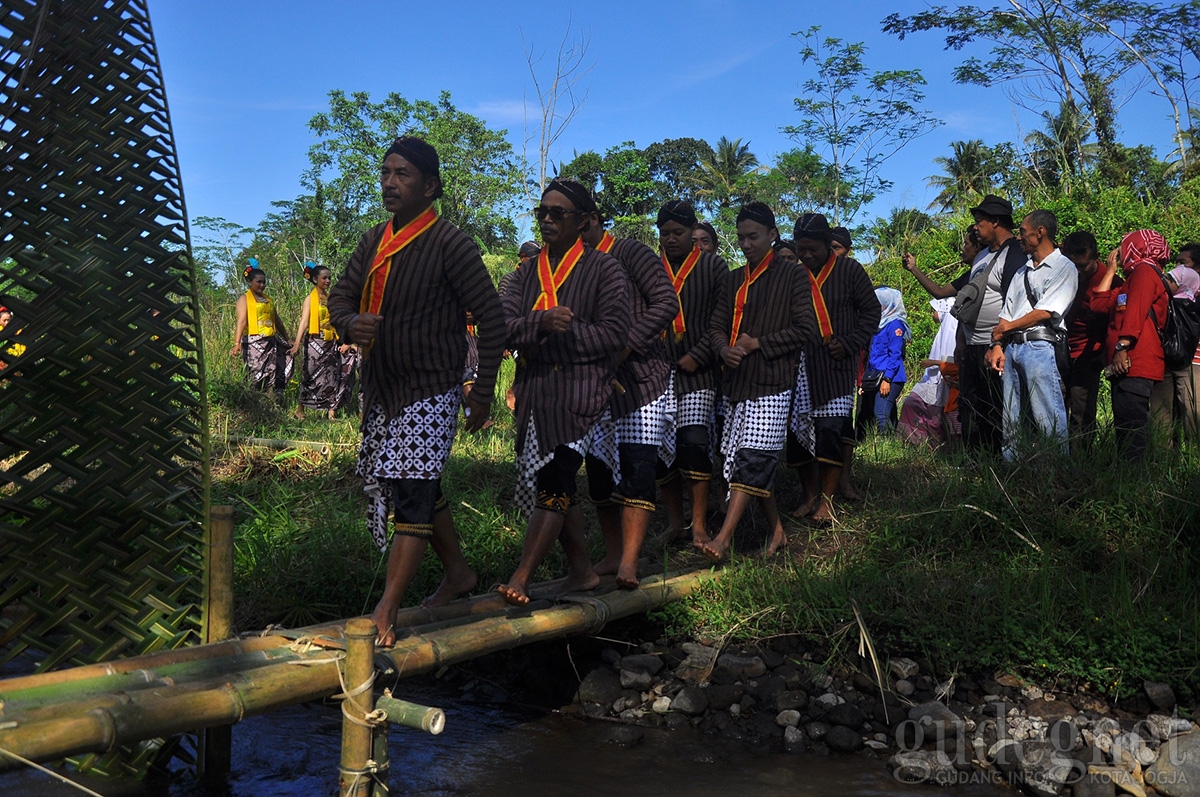 Merti Kali Kuning Lestarikan Sungai Dusun Brayut