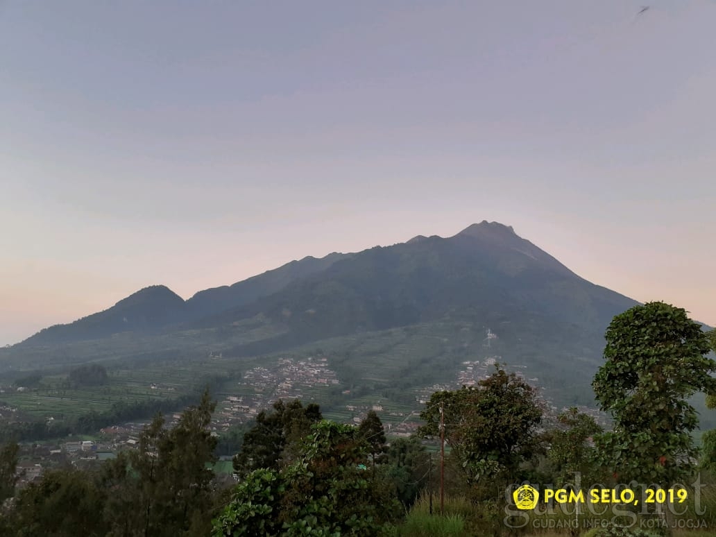 Merapi 5 Kali Luncurkan Lava Pijar