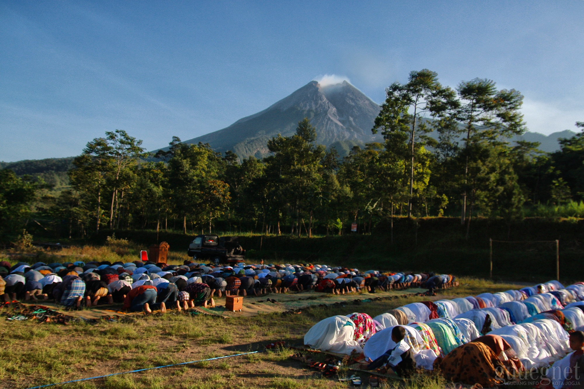 Khidmatnya Salat Idul Fitri di Lereng Merapi