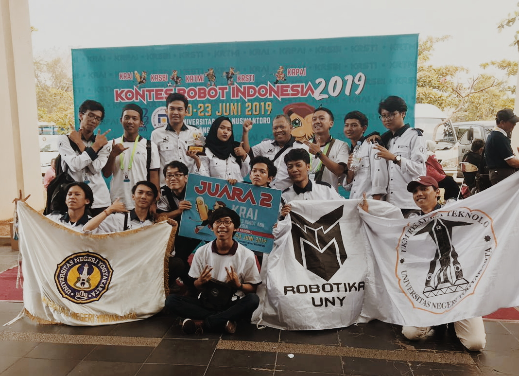 Tim UNY Sabet 3 Piala dalam Kontes Robot Indonesia