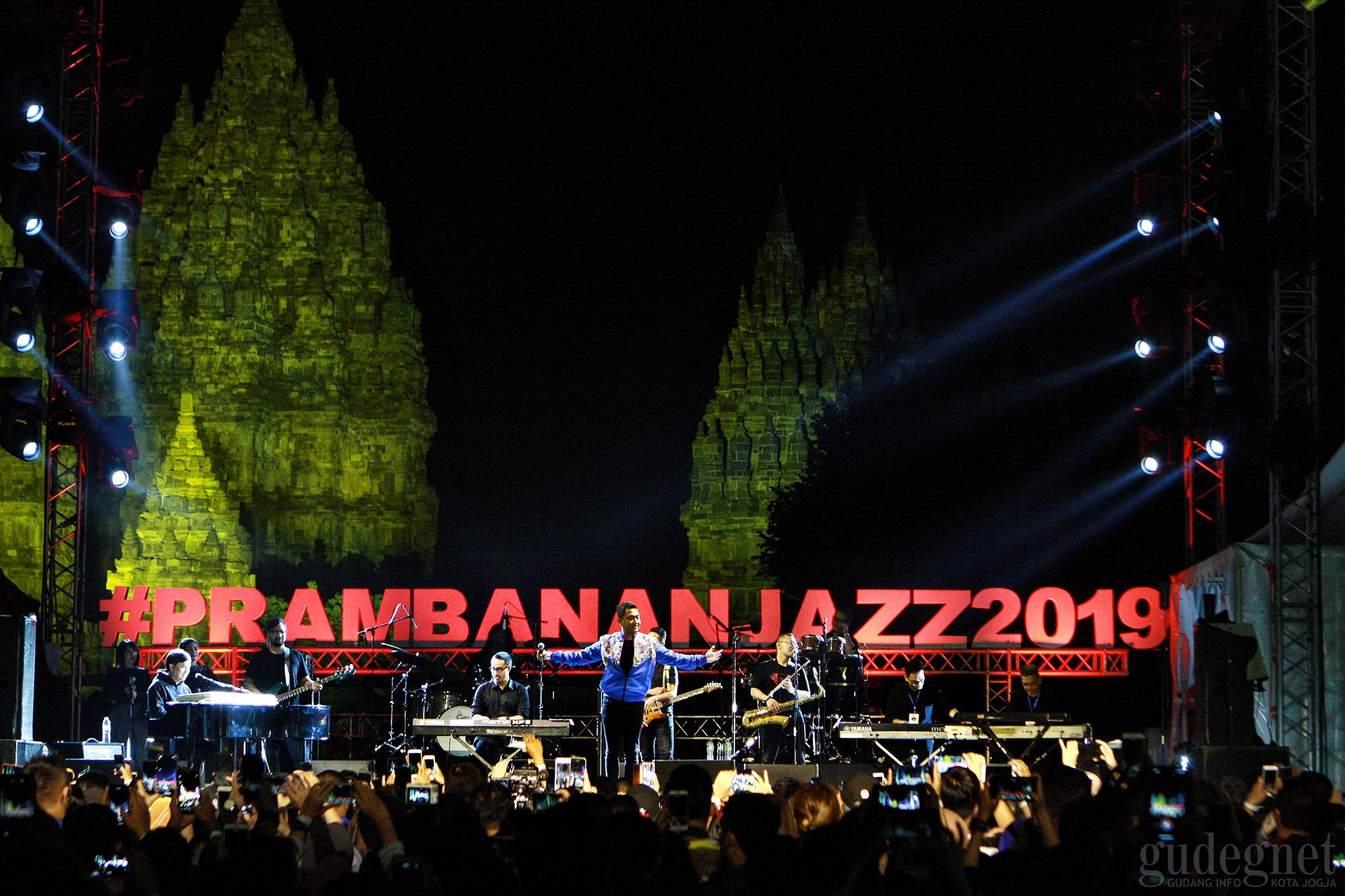 Yovie and His Friends Lelehkan 15 Ribu Pengunjung Prambanan Jazz #5 