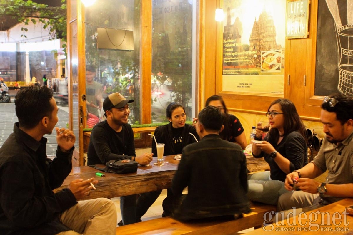 Menikmati Kopi dan Tugu Jogja di Umah Kopi Gayo