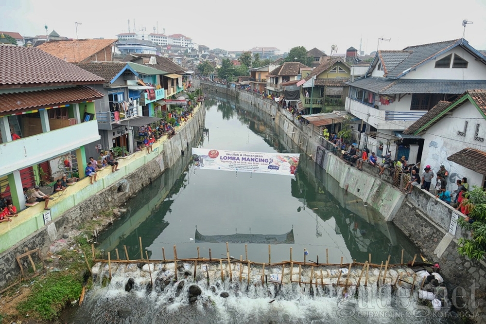 Sambut Hari Jadi, Grand Inna Malioboro Gelar Reresik dan Mancing Kali Code 