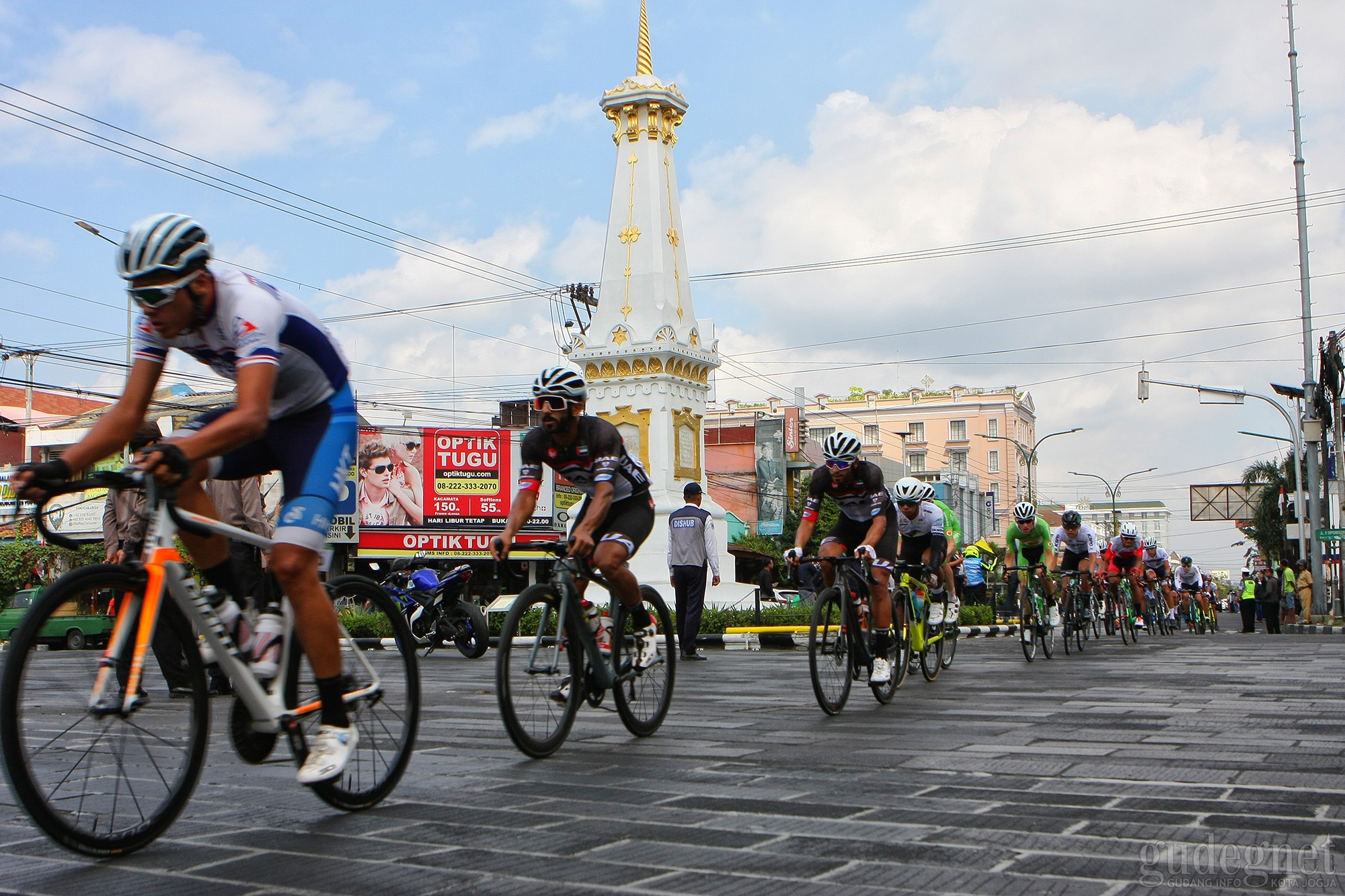 Tugu Pal Putih Jadi Saksi Internasional Tour de Indonesia 2019