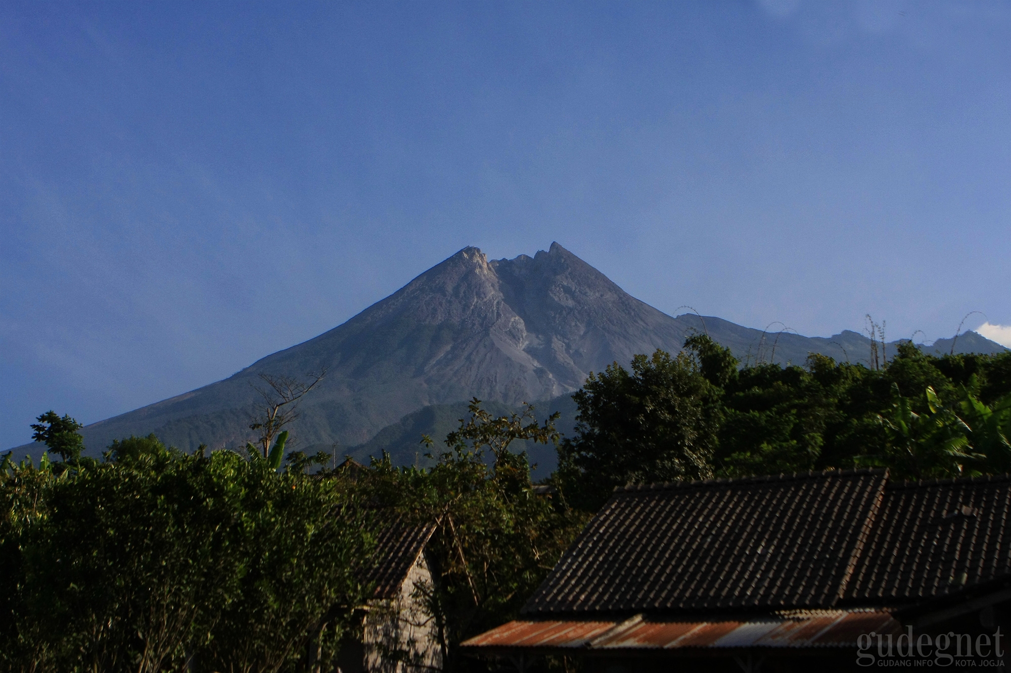 Merapi Kembali Luncurkan Guguran Lava Berjarak 600-1000 meter