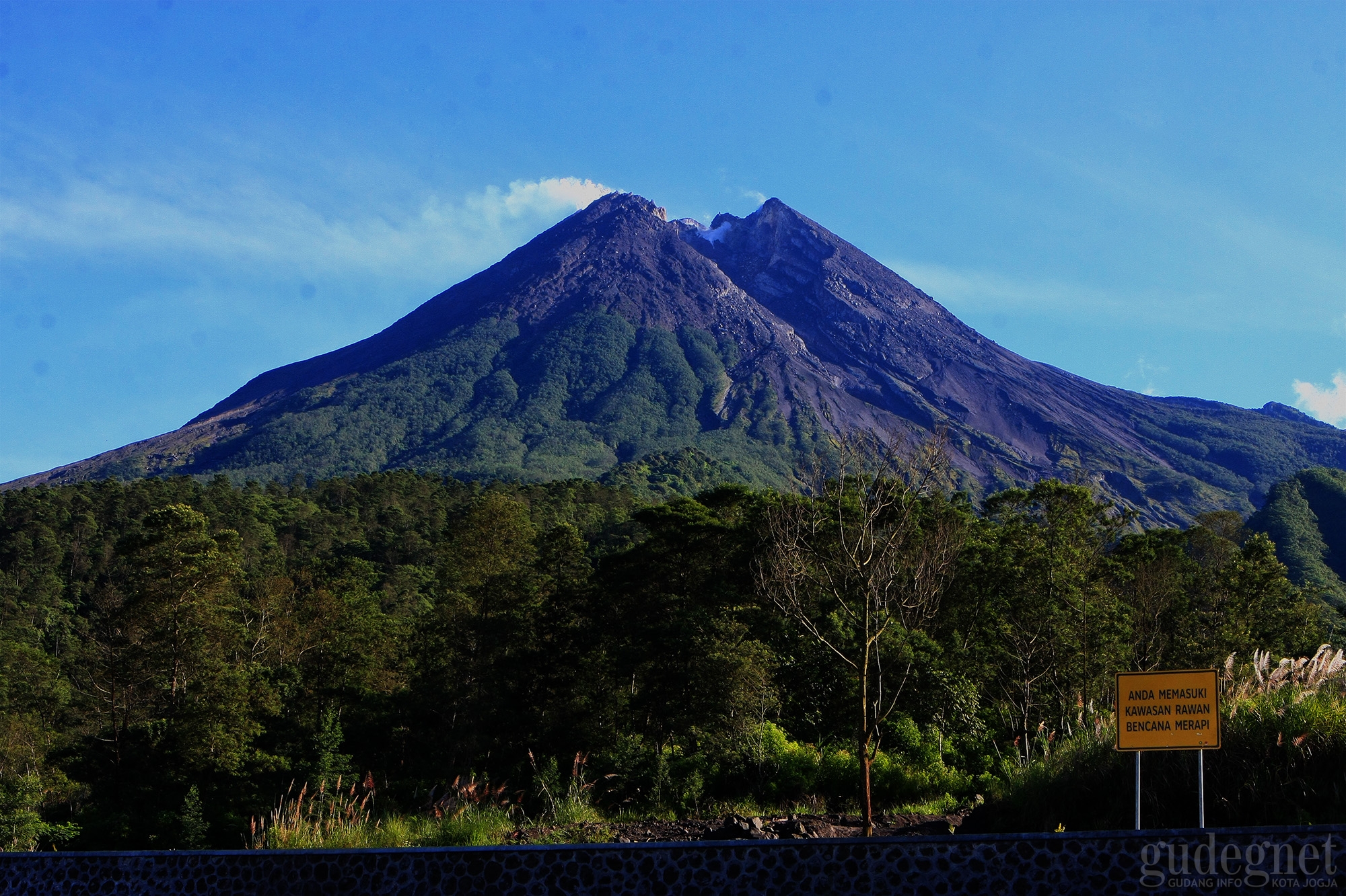 Perkembangan Merapi: Landai, Tetap Jaga Jarak Aman 3 Km dari Puncak