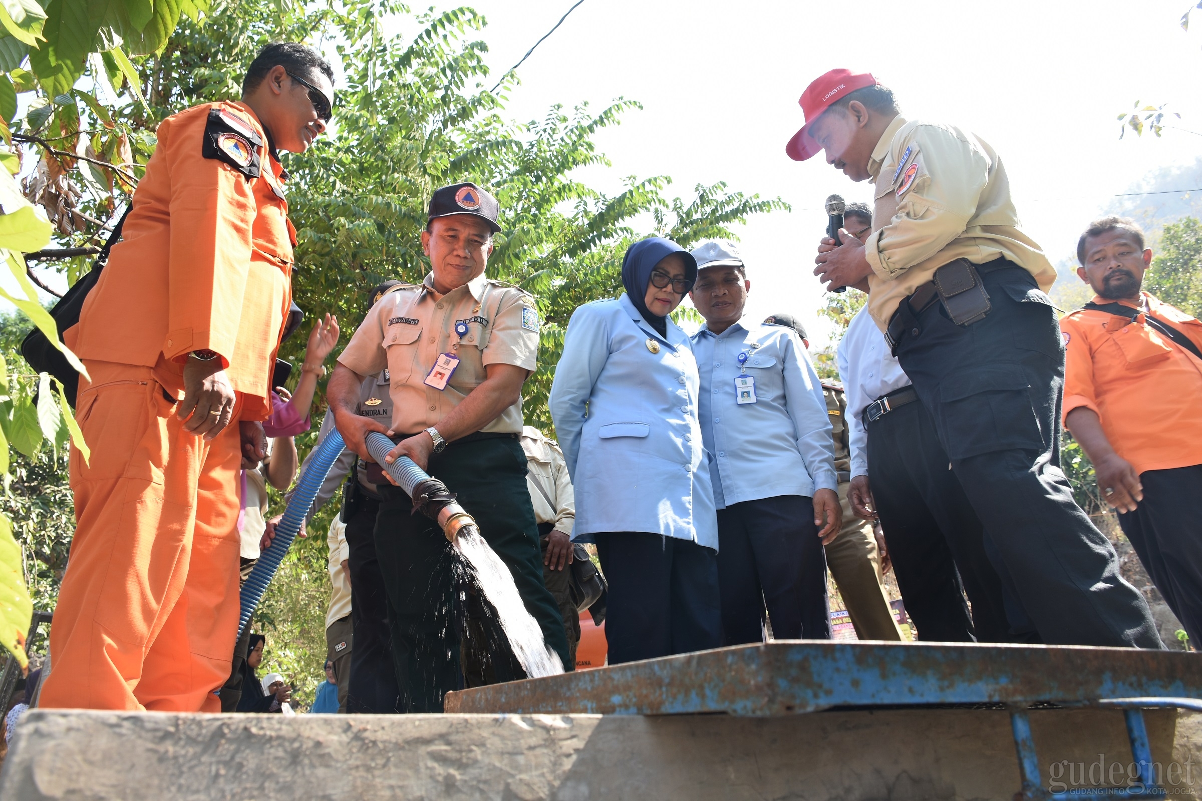 Desa Sambirejo Terima Bantuan 300 Tanki Air Bersih