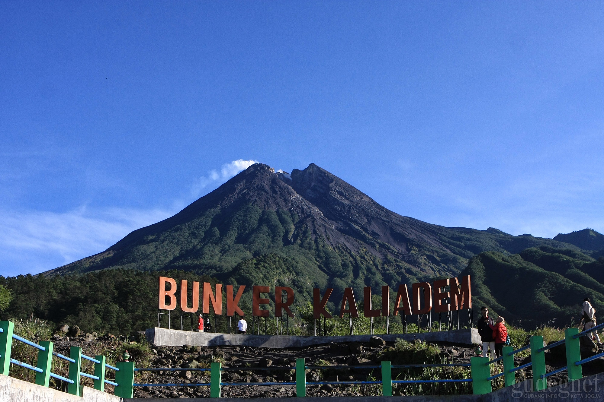 Awal Oktober Merapi Landai, Jaga Jarak Aman 3 Km dari Puncak