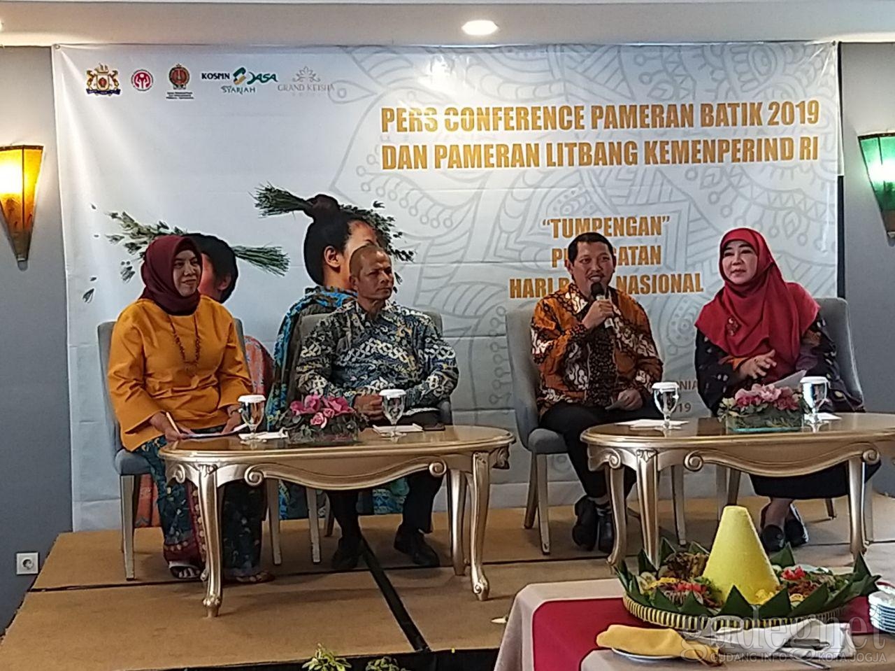 Rayakan Hari Batik dengan Pameran Batik di JEC