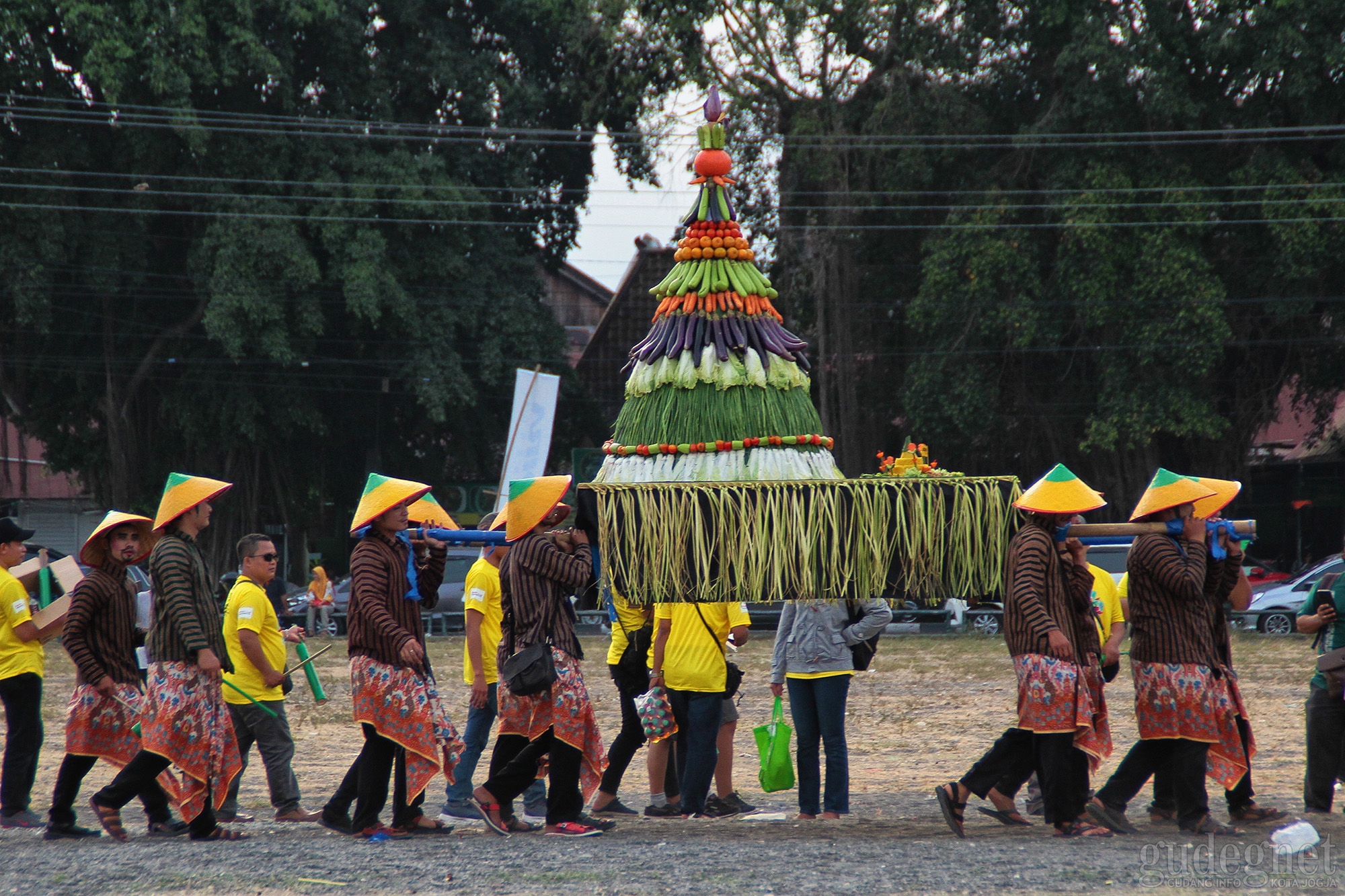 Ratusan Peserta Ikuti Parade Karnaval Budaya di Alun-alun Utara 