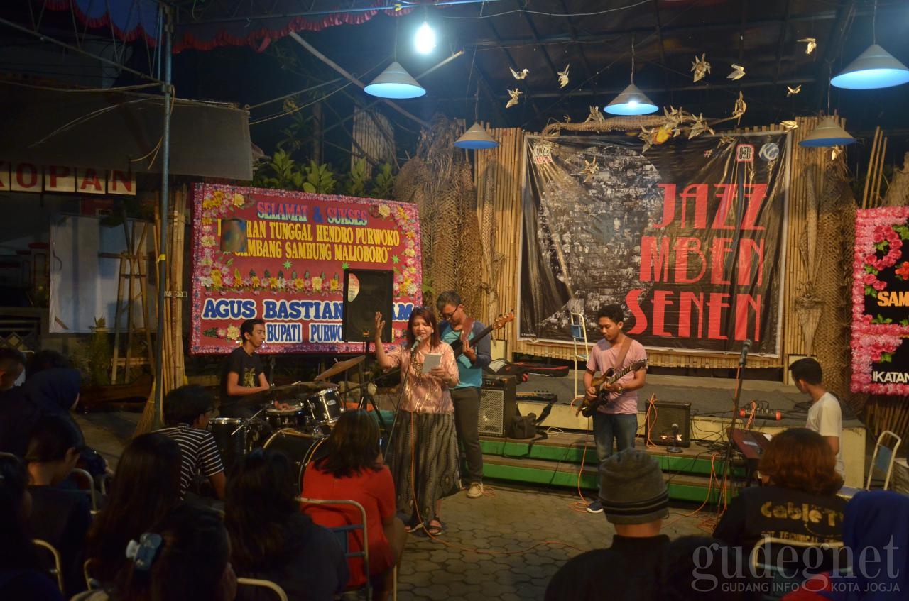 Musik Jazz dan Puisi Berkolaborasi di Jazz Mben Senen