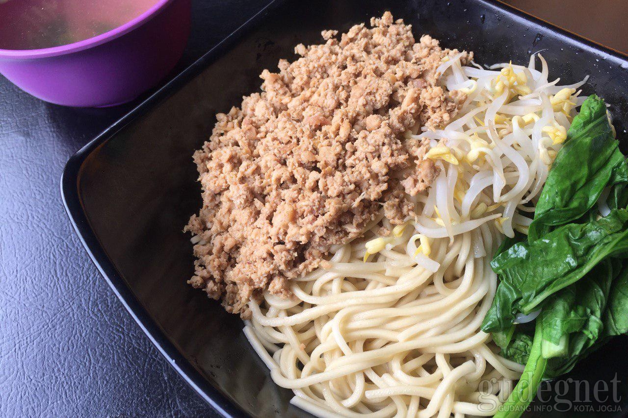 Bakmi Pechok, Porsi Kenyang dengan Beragam Pilihan Topping 