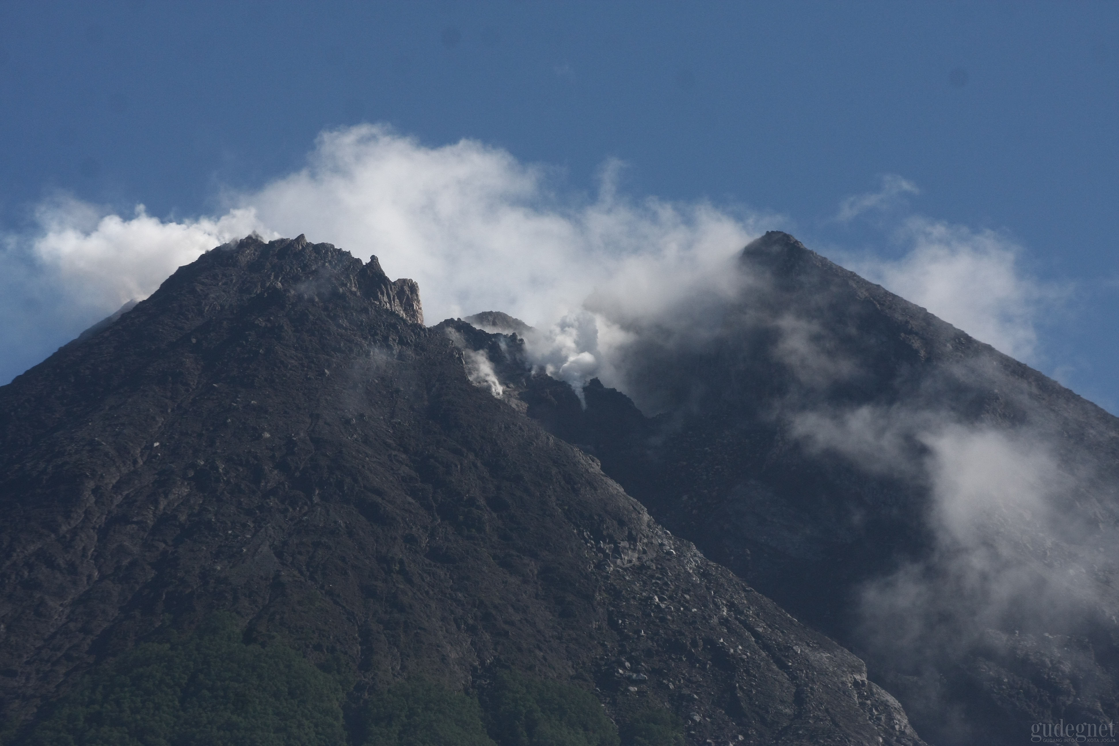 Sepanjang Kamis Cuaca Merapi Cerah Berawan