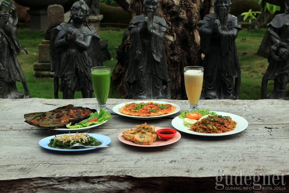 Tempat Makan Bareng Keluarga dengan View Menawan di Jogja 