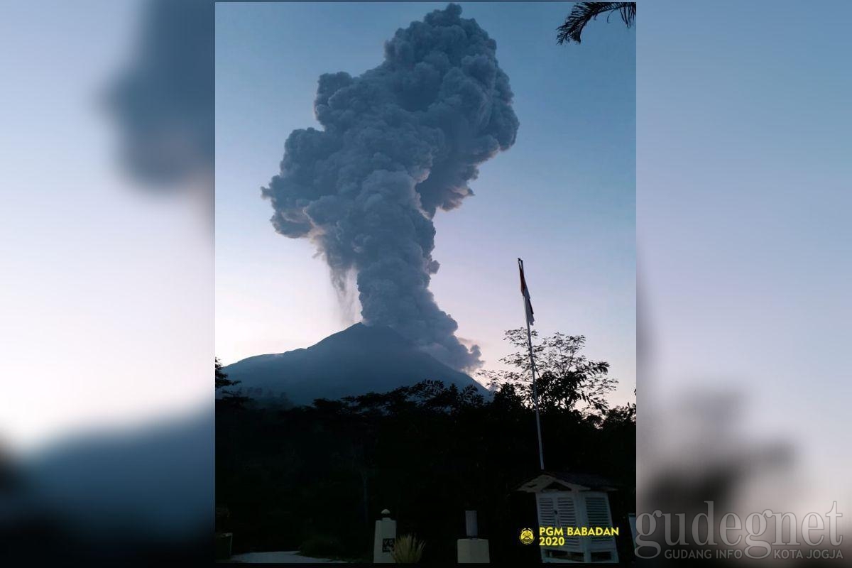 Merapi Meletus dengan Kolom Letusan Setinggi 6 Km